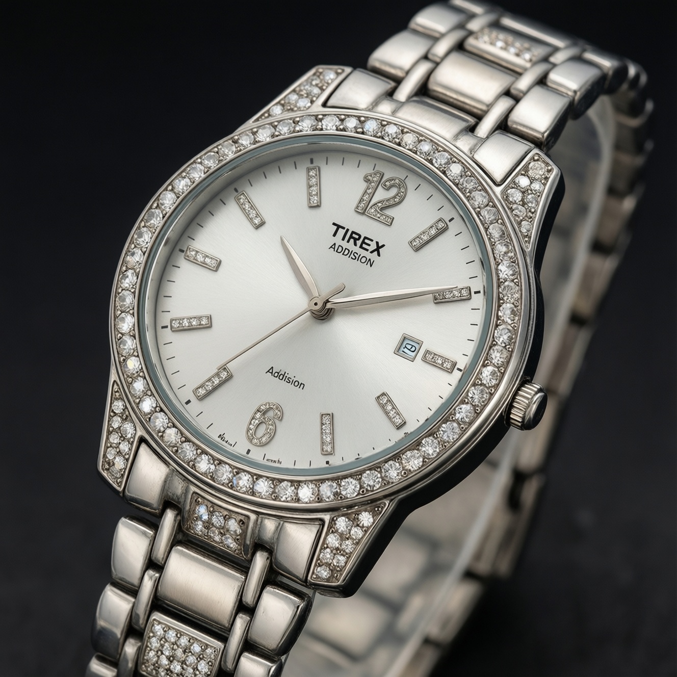 Timex addison — часы с 50 кристаллами и стальным браслетом
